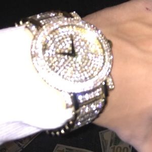 GOLD WOTH DIAMONDS! (Watch)
